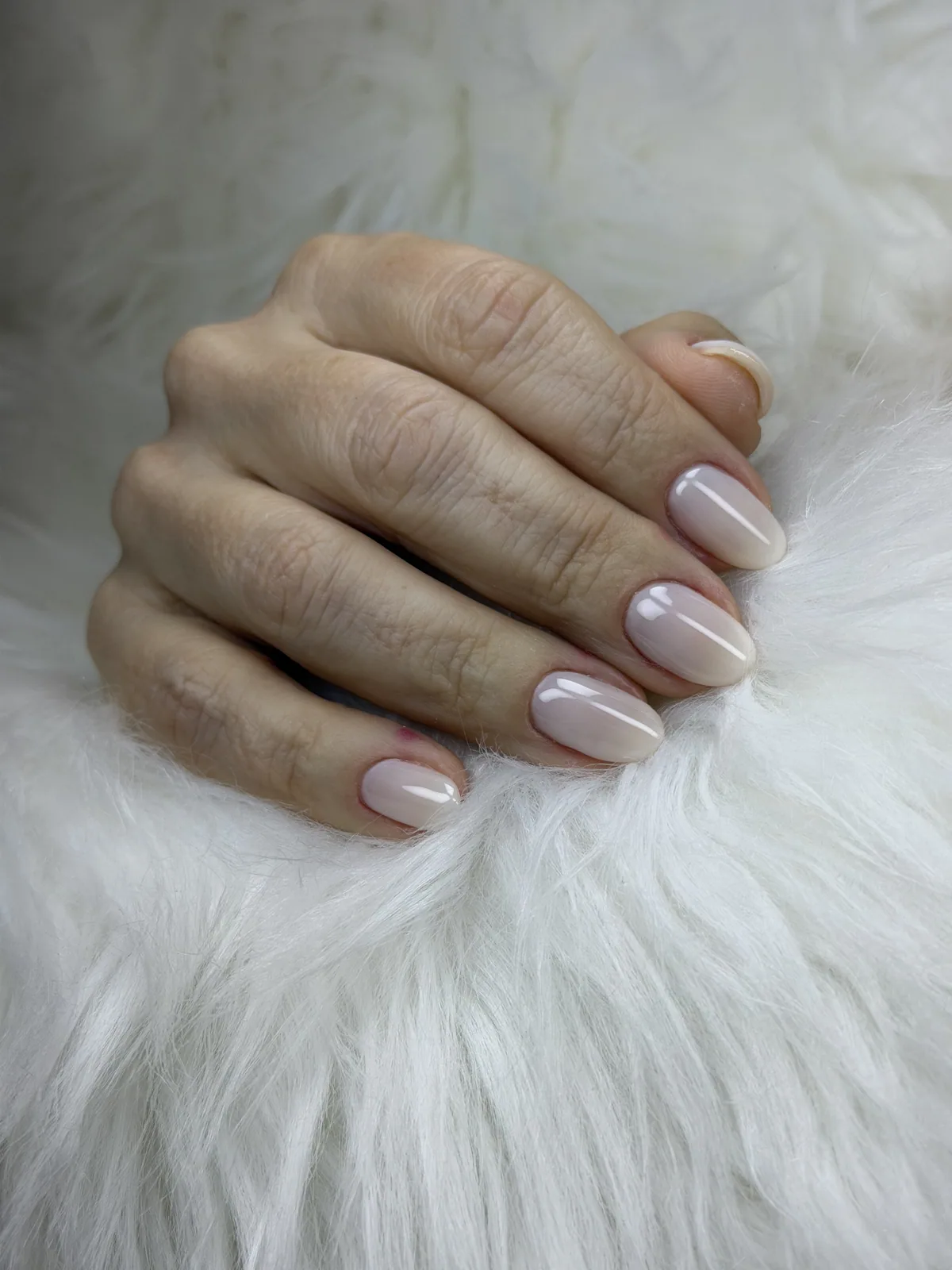 Esmaltação em gel nas mãos